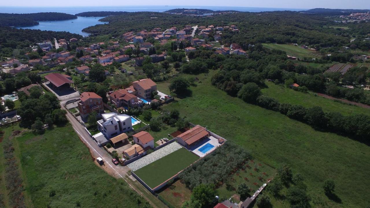 Holiday Home Petrovic Medulin Exteriör bild